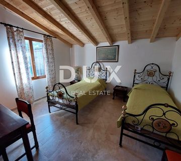 ISTRA, ROVINJ - Dvije kuće na osami sa 6.853 m2 okućnice - cover
