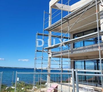 PRIVLAKA, ZADAR - S2 Luksuzna novogradnja u 1. redu do mora - cover