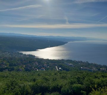 OPATIJA, BREGI- Predivna vila s četiri velika stana i očaravajućim pogledom na Kvarnerski zaljev u prirodnom  okruženju - cover