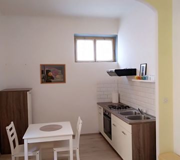 OPATIJA, CENTAR - Stan 100 m2 podjeljen u dva apartmana - cover