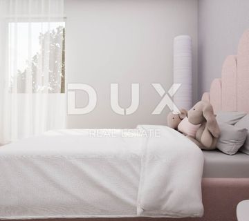NOVALJA, PAG - NE PROPUSTITE PRILIKU! Luksuzna villa s bazenom u 1. redu do mora - cover