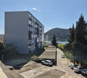 Dvosoban stan u Pločama, 56m2 na 3. katu (prodaja) - cover