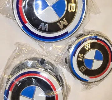 Bmw znakovi za haube 10 eur komad 82 mm ili 74 mm - cover