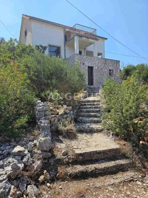 Brač, Bobovišća - kuća na lijepoj i mirnoj lokaciji sa otvorneim pogl - cover