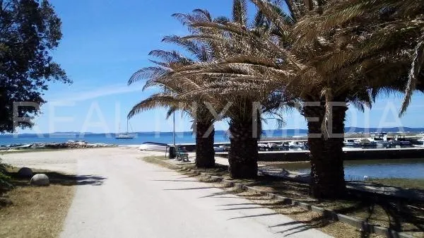 Privlaka-PRIZEMNICA NA ODLIČNOJ LOKACIJI! 150 m do mora! (prodaja) - cover