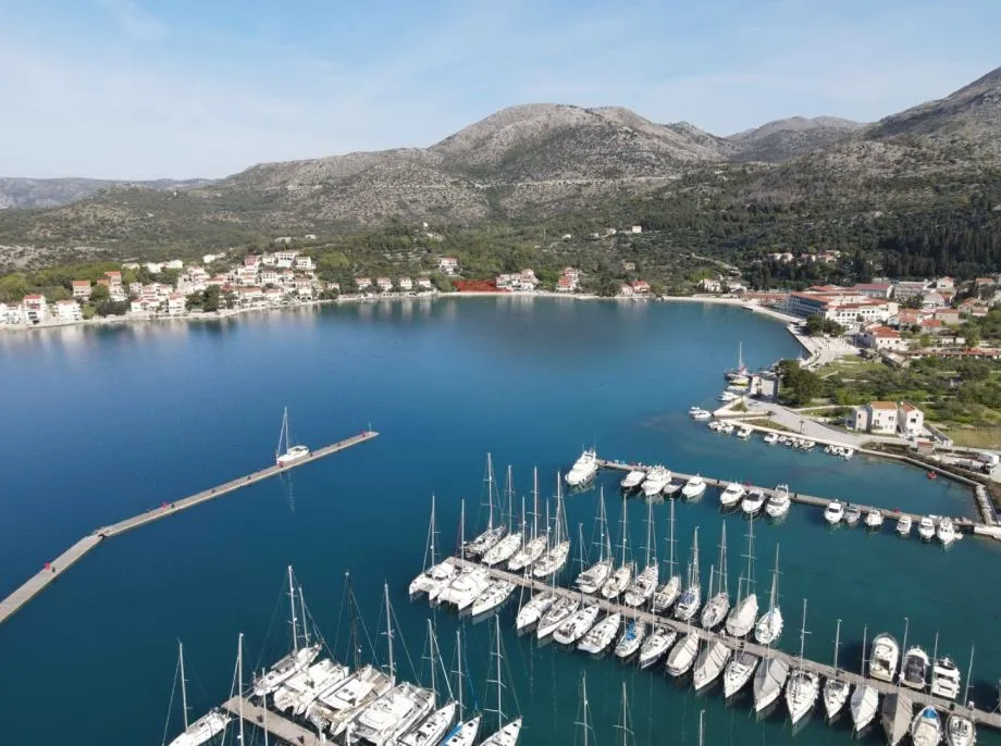 Slano prvi red do mora - građevinsko zemljište 2556 m2 - cover