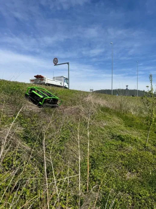 ROBOTSKA KOSILICA NA DALJINSKO UPRAVLJANJE POGO M-TECH SKK 100cm - cover