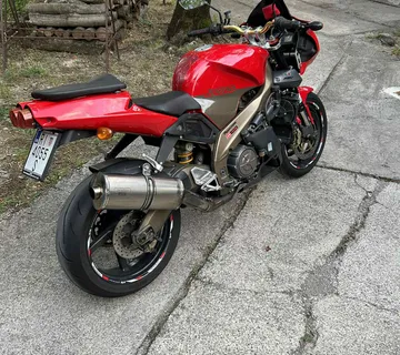 Aprilia tuono 1000 - cover