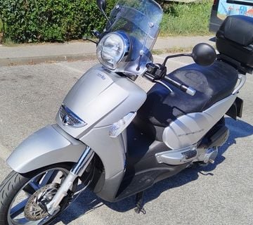 Aprilia Scarabeo, 2012. god/prva reg 2013 god 1. vlasnik - cover