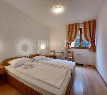 Hotel s restoranom u blizini Nacionalnog parka Plitvička jezera - cover