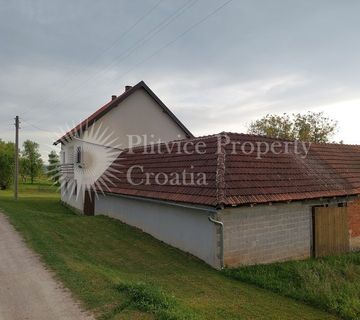 Prostrana obiteljska kuća na prostranom terenu u Lapovcu - cover