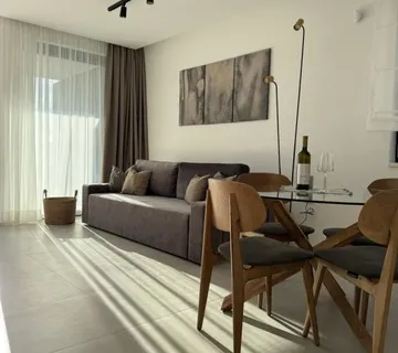 NOVO apartman Baška Voda, 59 m2 + vrt + GPM - cover