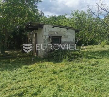 Loborika, lijepa građevinska parcela pravilnog oblika NKP 464 m2 - cover