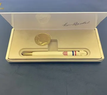 KOMPLET - TEHNIČKA OLOVKA S MEDALJONOM STJEPAN RADIĆ / R1, RATE !! - cover