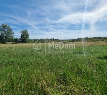 Poljoprivredno zemljište 2300m2,oranica - cover