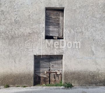 Kuća-dvor, 60m2, mirna lokacija - cover