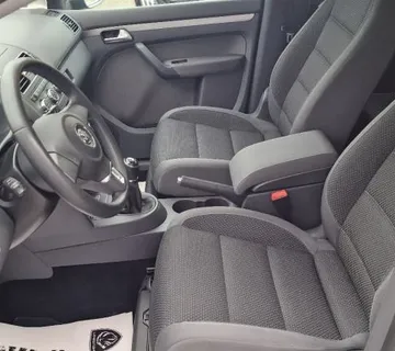 VW Touran 1,6 TDI - 140.000km - SERVISNA - NAVI - REG 1 GOD !!! - cover