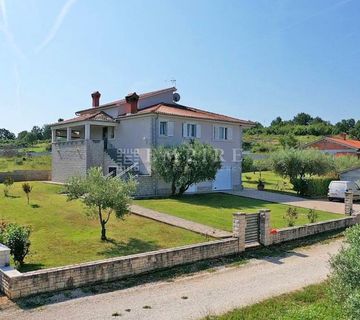 Vrsar okolica, prekrsana kuća sa pogledom na more - cover