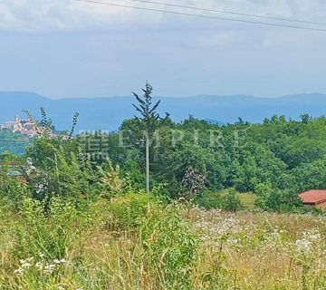 Motovun okolica, zemljište sa pogledom na motovun - cover