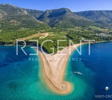 Brač, Bol - Građevinsko zemljište s pogledom na more i otok Hvar 730 m - cover