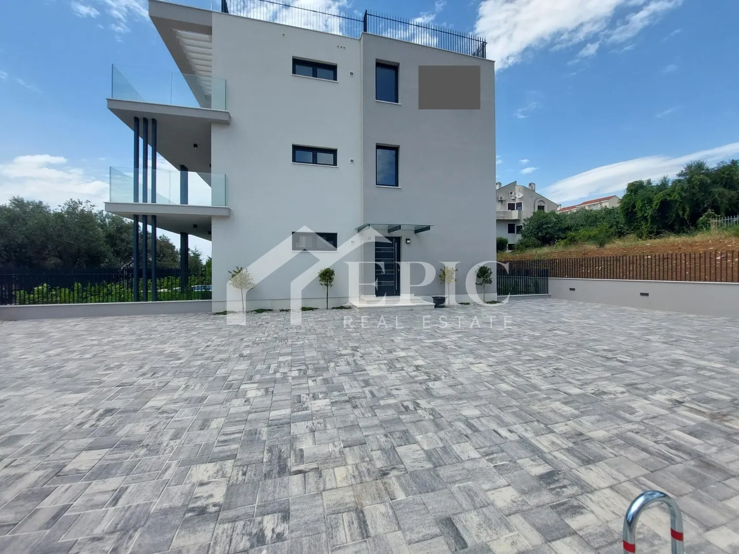 KOŽINO, ZADAR- TROSOBAN STAN S BAZENOM - cover