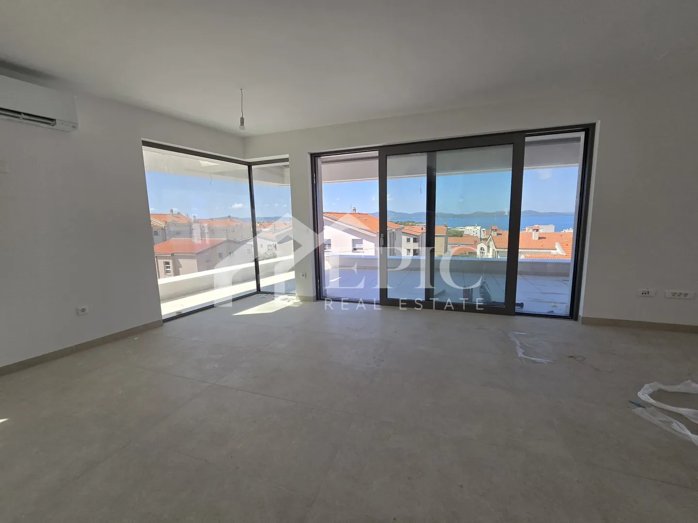 PENTHOUSE U ODLIČNOJ NOVOGRADNJI - cover