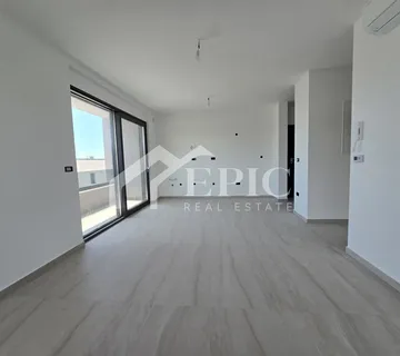 DIKLO, STAN 2.KAT, 50m OD MORA - Zadar