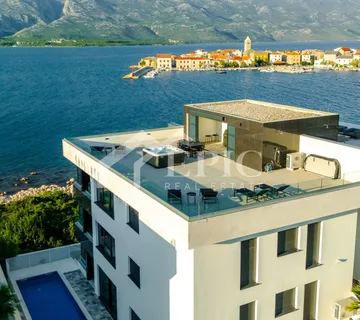 PENTHOUSE S PREKRASNIM POGLEDOM - cover