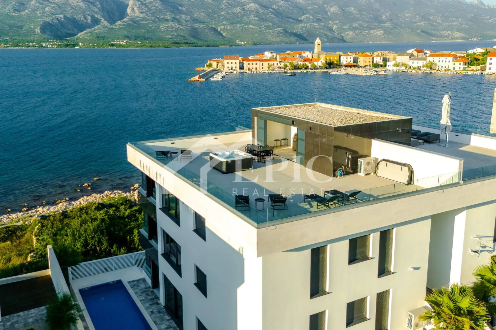 PENTHOUSE S PREKRASNIM POGLEDOM - cover