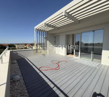 PRIVLAKA - predivna luksuzna duplex vila s bezenom!!