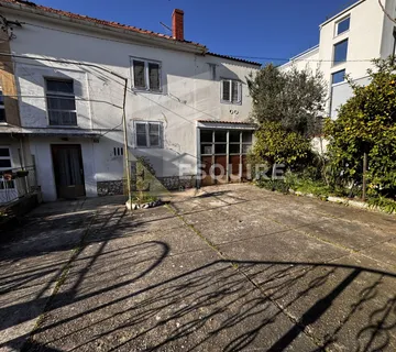 ZADAR-BORIK, duplex kuća na odličnoj lokaciji sa dva stana!!