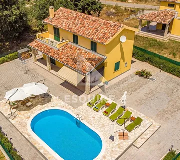 RADOVIN - Četverosobna vila katnica s bazenom - 170m2 - Radovin, Ražanac