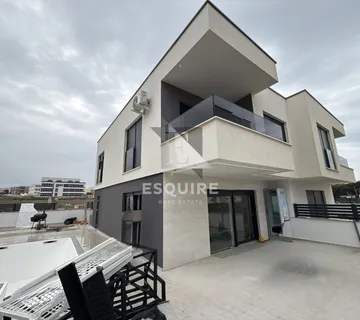Povljana - Namještena Duplex Kuća S Grijanim Bazenom!!