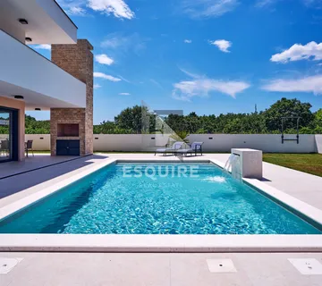 NIN - ŽERAVA - Moderna trosobna vila s bazenom - 188m2