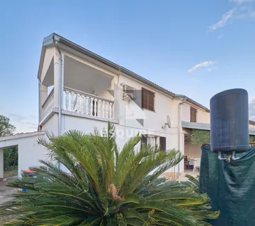 PRIVLAKA-SABUNIKE, Dvojna kuća s dva apartmana – 700 m od pješčane plaže!! - Sabunike, Privlaka