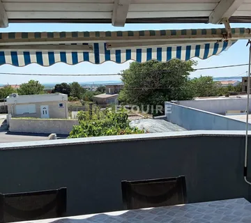 Vrsi – obiteljska kuća s dvije stambene jedinice!!