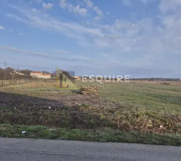 ZEMUNIK DONJI - GRAĐEVINSKO ZEMLJIŠTE OD 1.032 m² NA IZVRSNOJ LOKACIJI!!