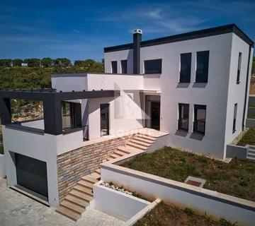ZADAR - PLOVANIJA - Luksuzna obiteljska vila s panoramskim pogledom - 210m2