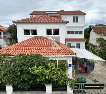 ZADAR-PETRČANE Apartmanska kuća s 5 apartmana i stanom - Petrčane, Zadar