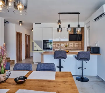 NIN - ŽERAVA - Moderna trosobna vila s bazenom - 188m2
