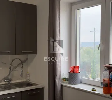 SUKOŠAN . dvosoban namješten uređen apartman na 1. katu!!!