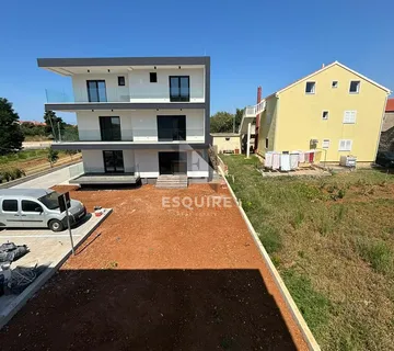 PRIVLAKA - Dvosoban stan A1 s vrtom - 93m2
