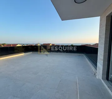 PRIVLAKA - Trosoban Penthouse S5 - 80m od mora