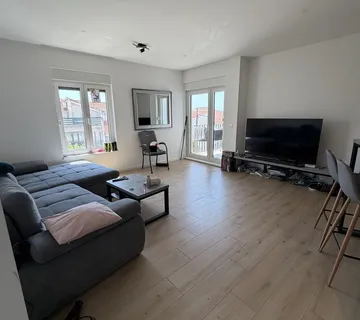 ZADAR - BELAFUŽA - Dvosoban stan na 1. katu s liftom, garažno mjesto - 68m2