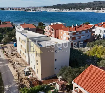 SUKOŠAN - Trosoban stan u prizemlju S2 samo 60m od mora - 91m2