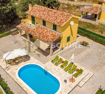 RADOVIN - Četverosobna vila katnica s bazenom - 170m2 - Radovin, Ražanac