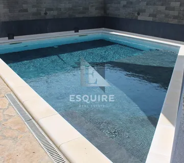 PAG - KOŠLJUN Dvosobni dvoetažni stan s bazenom - 99m2 - Košljun, Pag