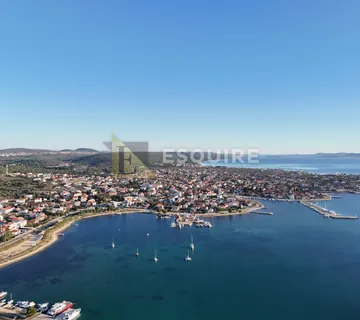 SUKOŠAN - Građevinsko zemljište 50m od mora - 888m2