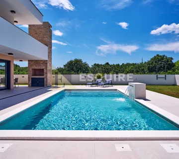 NIN - ŽERAVA - Moderna trosobna vila s bazenom - 188m2