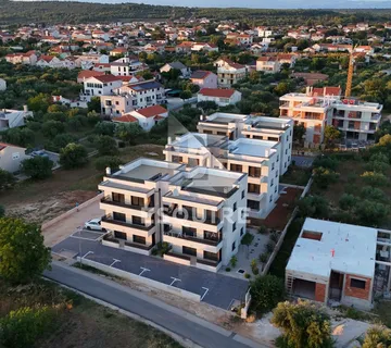 SUKOŠAN - Dvosoban penthouse S6, izlaz iz stana na krovnu terasu - 92m2!